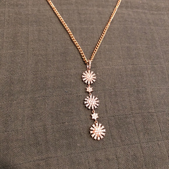 Elegant Gold Tone Rhinestone Snowflake Shape Pendant Necklace - Picture 2 of 10